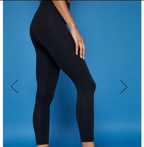 Bandier DLC Frontline Capri Leggings Black Perforated XS